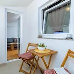 1 Bedroom Lovely Apartment In Pula