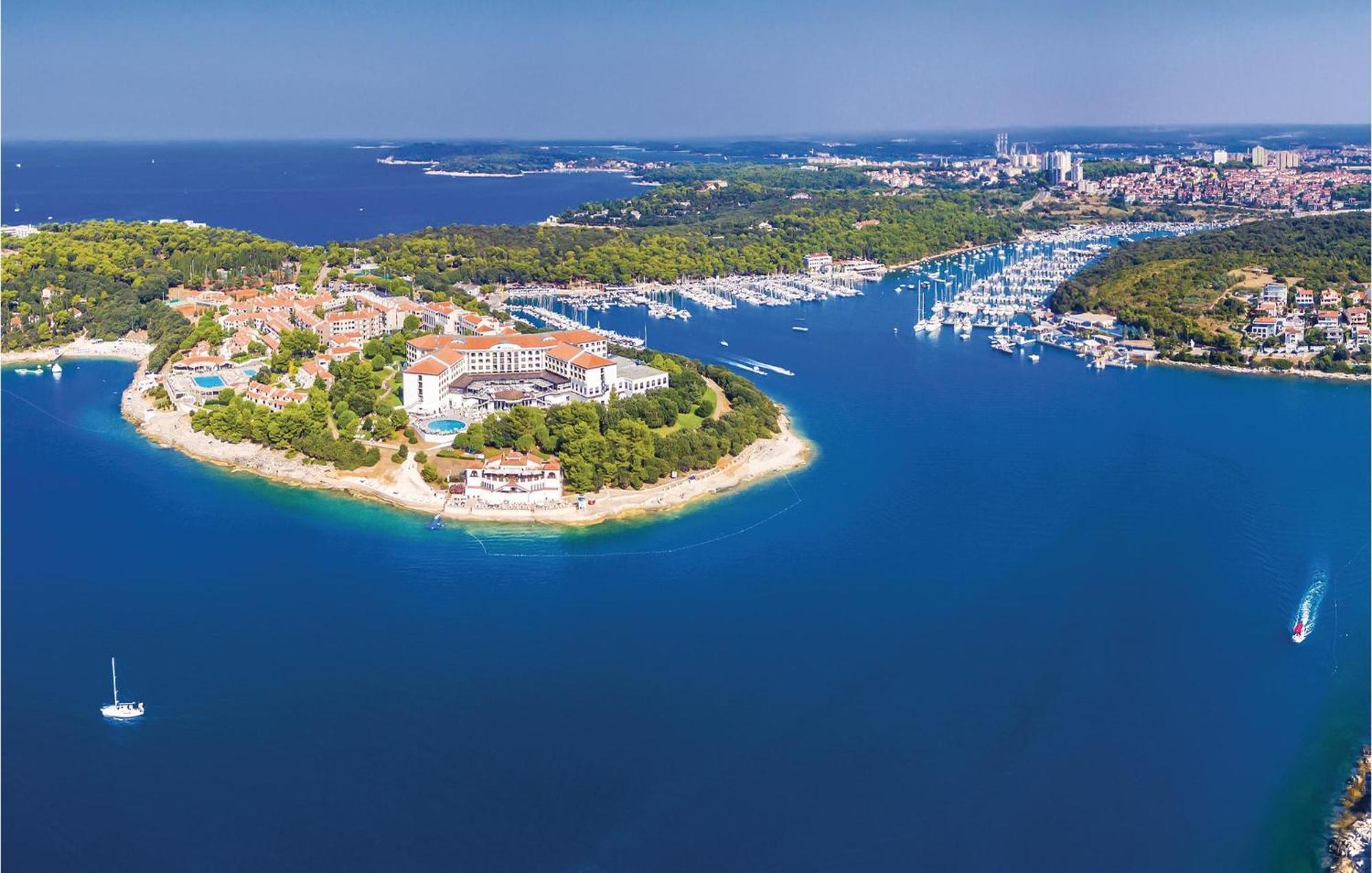1 Bedroom Lovely In Apartman Pula